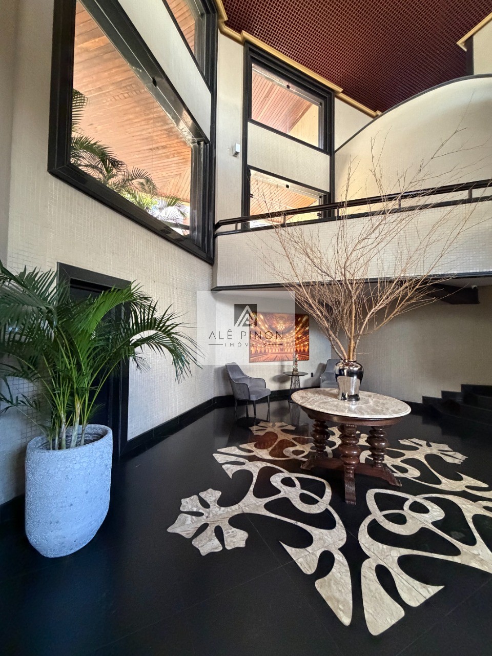 Apartamento de luxo no coração de Belém-PA: 4 quartos, 4 suítes, 4 salas, 6 banheiros, 3 vagas de garagem, 500m² de área no bairro Umarizal.