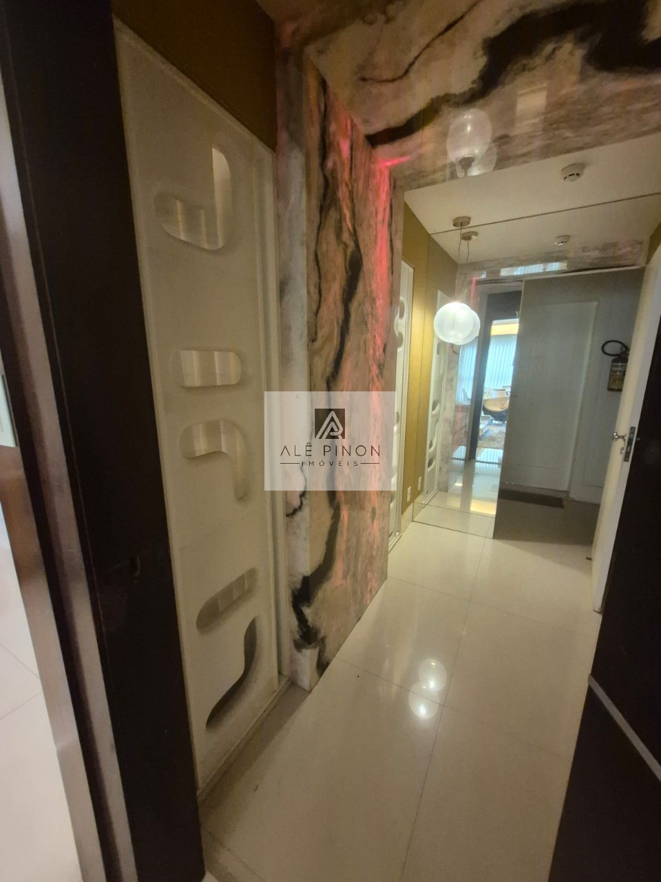 Apartamento à venda em Belém-PA, Umarizal: 4 quartos, 3 suítes, 3 salas, 6 banheiros, 3 vagas, 272m². Venha conhecer!