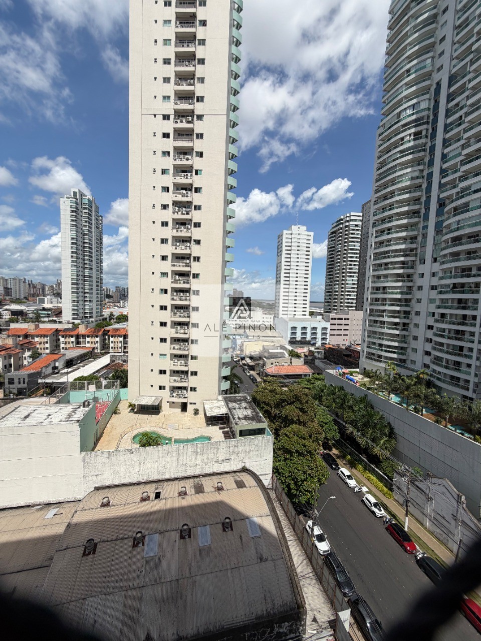 Apartamento de luxo no coração de Belém-PA: 4 quartos, 4 suítes, 4 salas, 6 banheiros, 3 vagas de garagem, 500m² de área no bairro Umarizal.