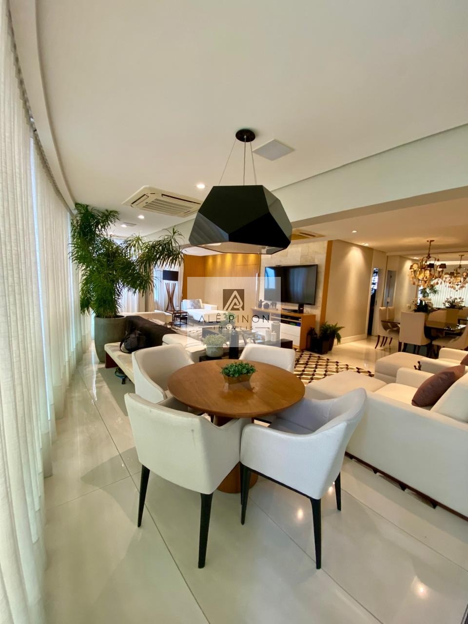 Luxuoso apartamento de 3 quartos, 3 suítes e 3 salas à venda em Nazaré, Belém-PA - 180m² de puro conforto!