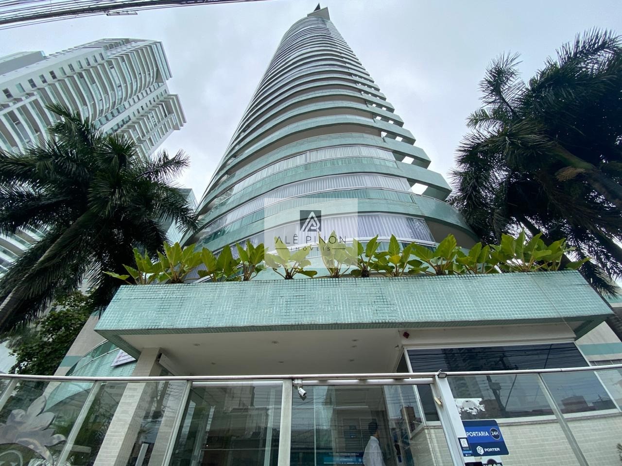 Luxuoso apartamento de 3 quartos, 3 suítes e 3 salas à venda em Nazaré, Belém-PA - 180m² de puro conforto!