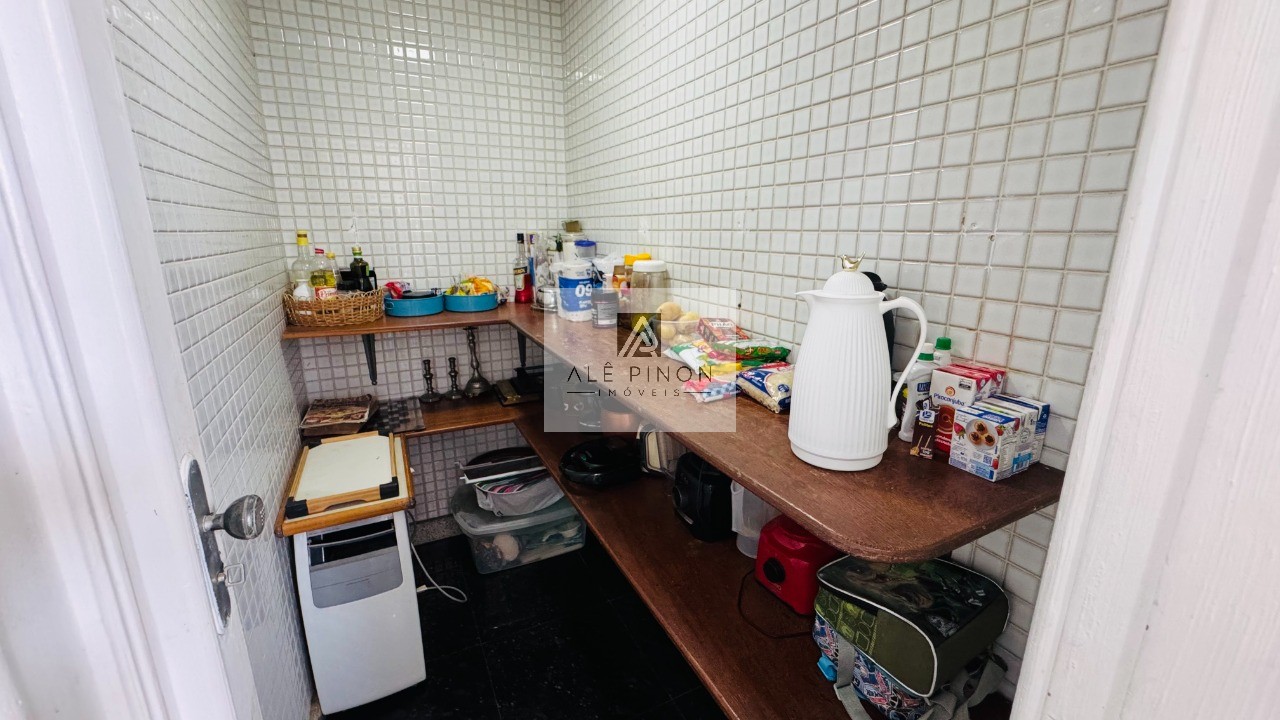 Imperdível apartamento de luxo com 4 quartos e 4 suítes na Campina, Belém-PA - 512m², 4 vagas!