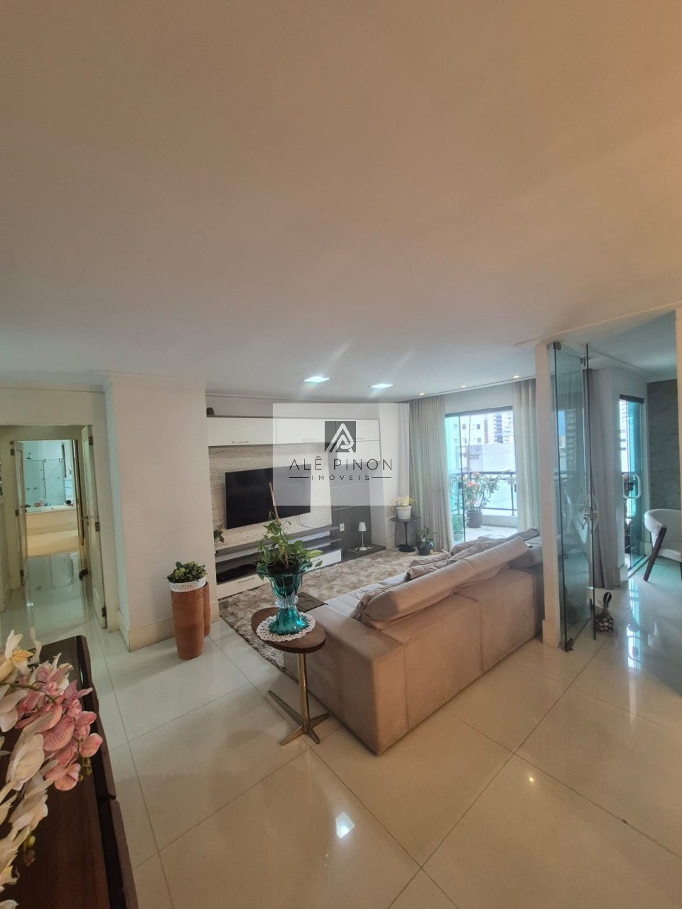 Apartamento à venda em Belém-PA, Umarizal: 4 quartos, 3 suítes, 3 salas, 6 banheiros, 3 vagas, 272m². Venha conhecer!