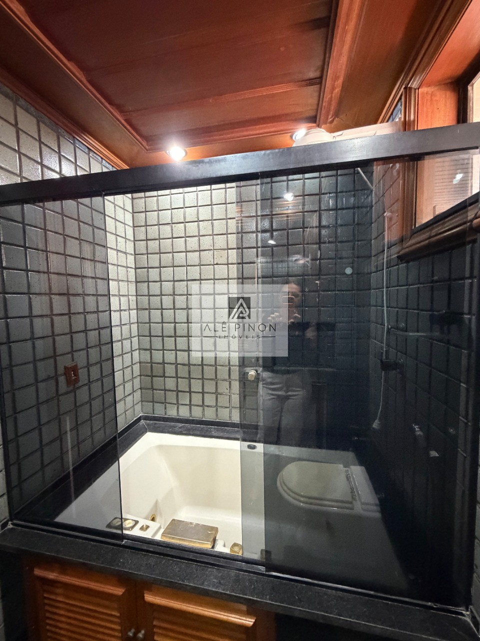 Apartamento de luxo no coração de Belém-PA: 4 quartos, 4 suítes, 4 salas, 6 banheiros, 3 vagas de garagem, 500m² de área no bairro Umarizal.