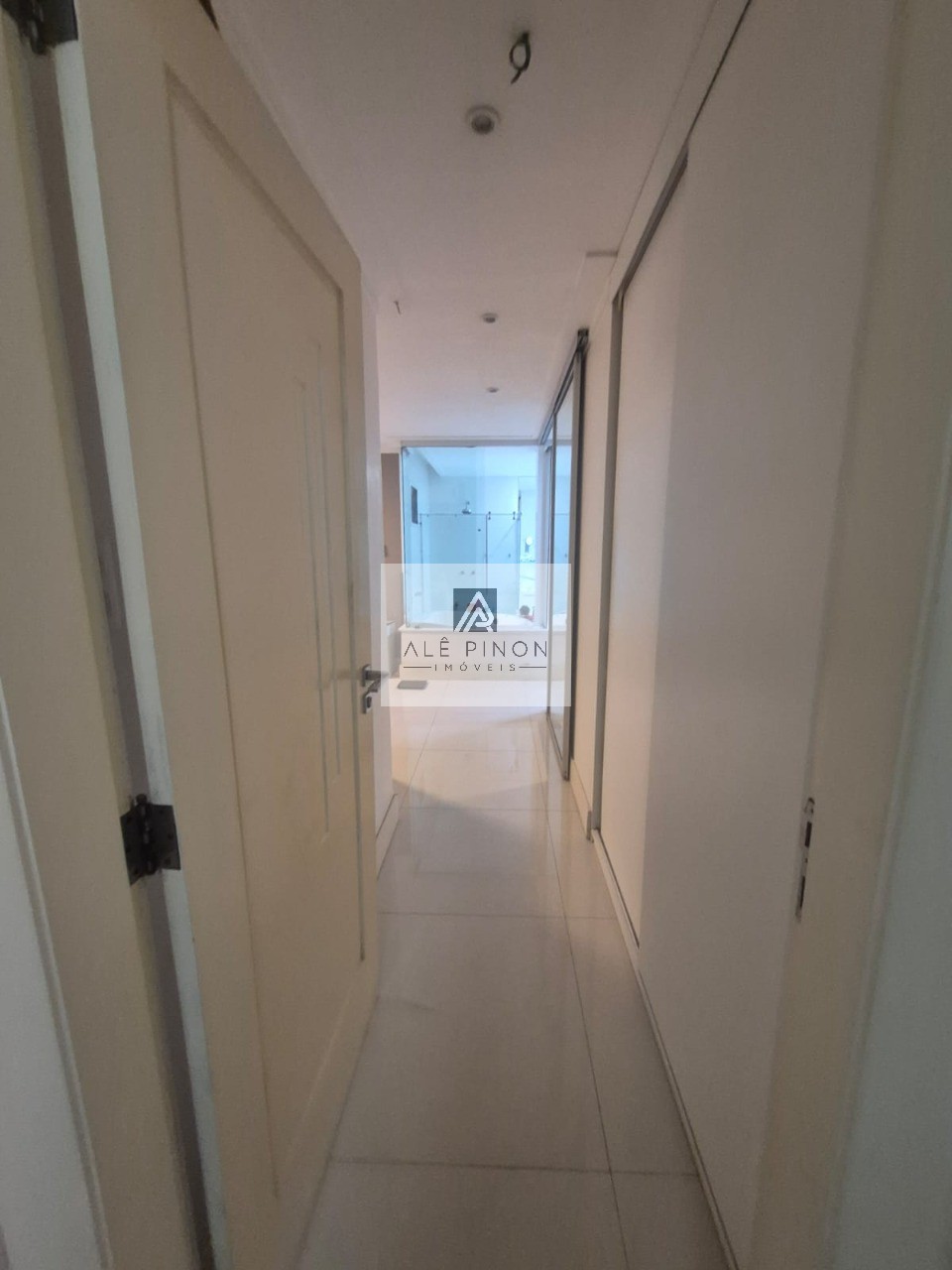 Apartamento à venda em Belém-PA, Umarizal: 4 quartos, 3 suítes, 3 salas, 6 banheiros, 3 vagas, 272m². Venha conhecer!