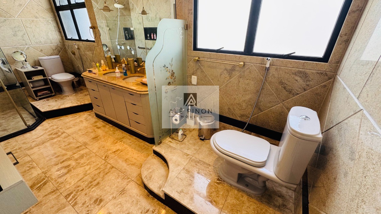 Imperdível apartamento de luxo com 4 quartos e 4 suítes na Campina, Belém-PA - 512m², 4 vagas!