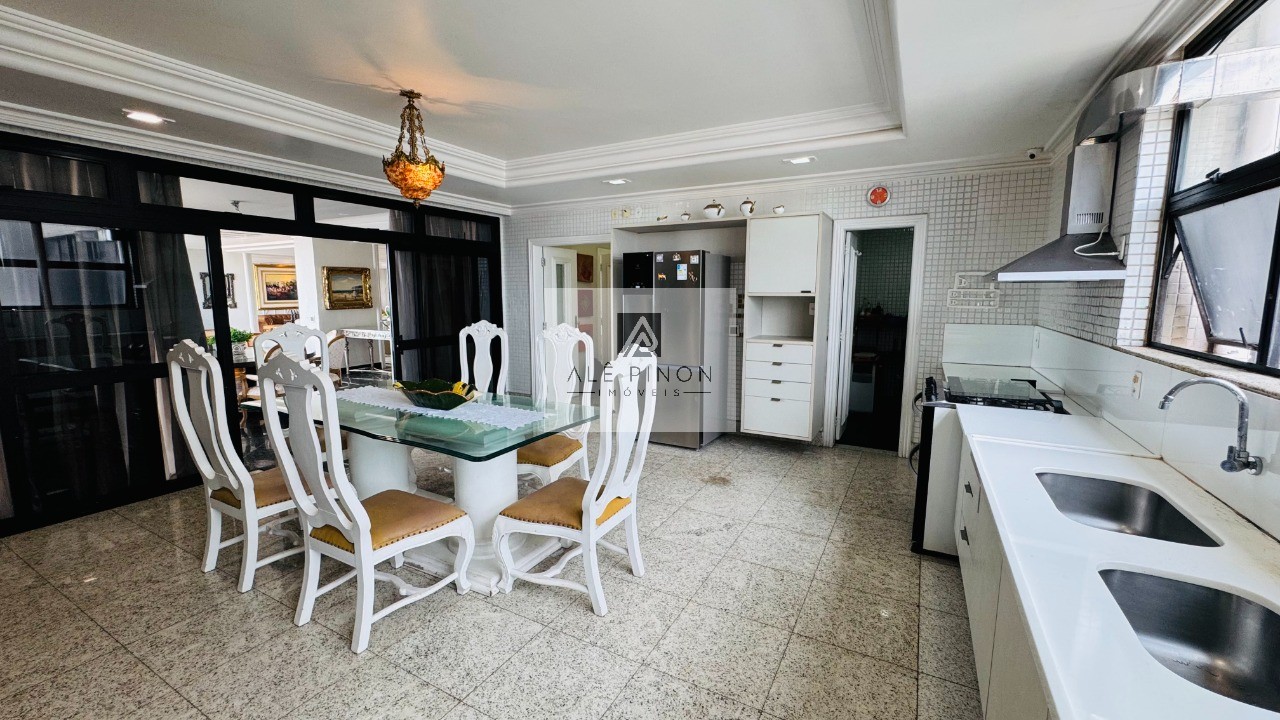 Imperdível apartamento de luxo com 4 quartos e 4 suítes na Campina, Belém-PA - 512m², 4 vagas!