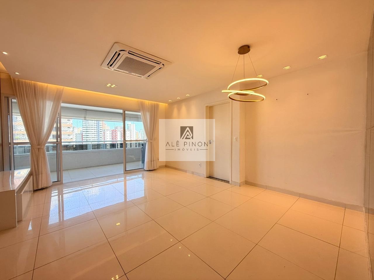 Apartamento de Luxo no Umarizal: 3 Quartos, 3 Suítes, 3 Salas e 143m² - Belém-PA