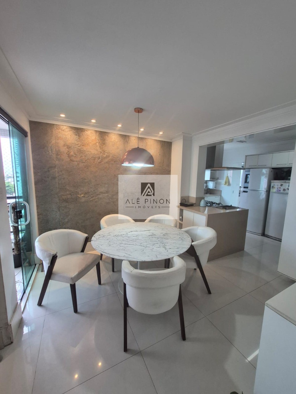 Apartamento à venda em Belém-PA, Umarizal: 4 quartos, 3 suítes, 3 salas, 6 banheiros, 3 vagas, 272m². Venha conhecer!