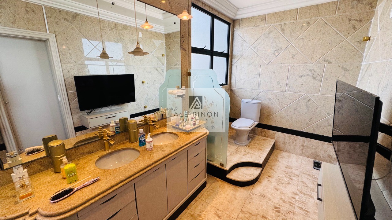 Imperdível apartamento de luxo com 4 quartos e 4 suítes na Campina, Belém-PA - 512m², 4 vagas!