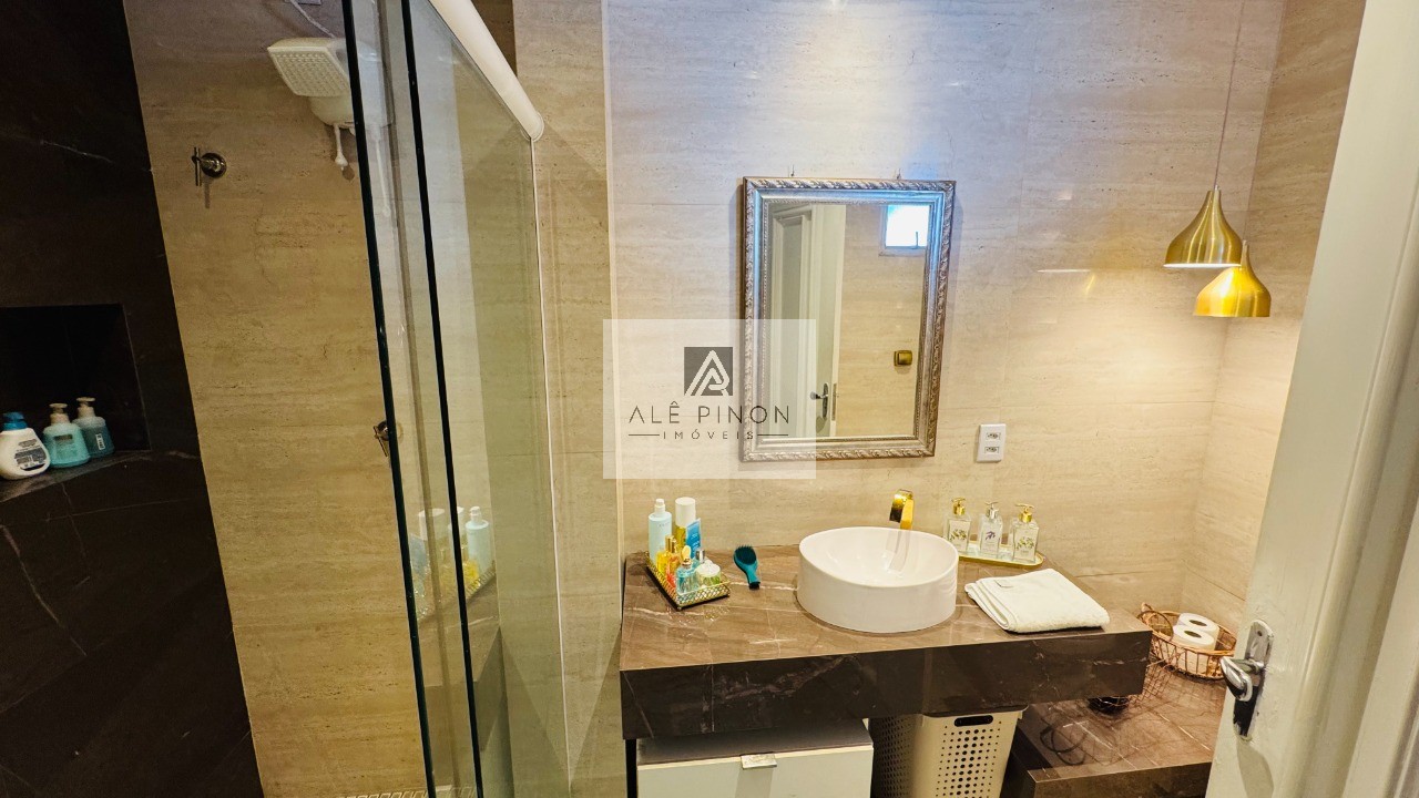 Imperdível apartamento de luxo com 4 quartos e 4 suítes na Campina, Belém-PA - 512m², 4 vagas!