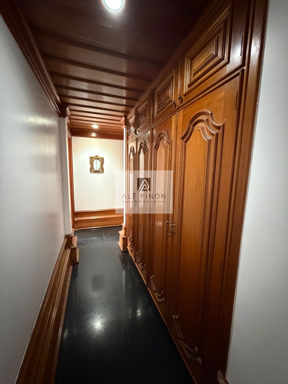 Apartamento de luxo no coração de Belém-PA: 4 quartos, 4 suítes, 4 salas, 6 banheiros, 3 vagas de garagem, 500m² de área no bairro Umarizal.