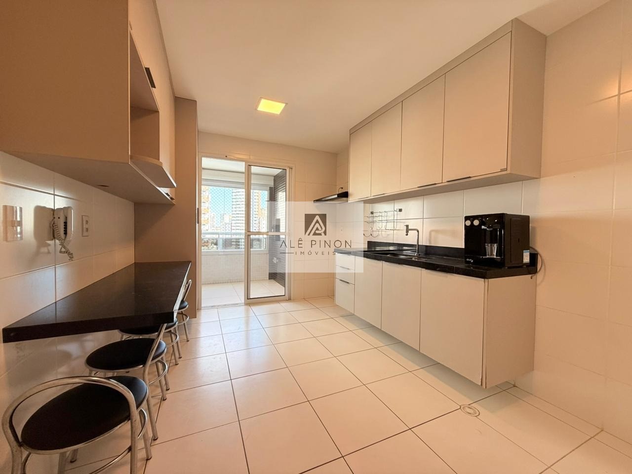 Apartamento de Luxo no Umarizal: 3 Quartos, 3 Suítes, 3 Salas e 143m² - Belém-PA