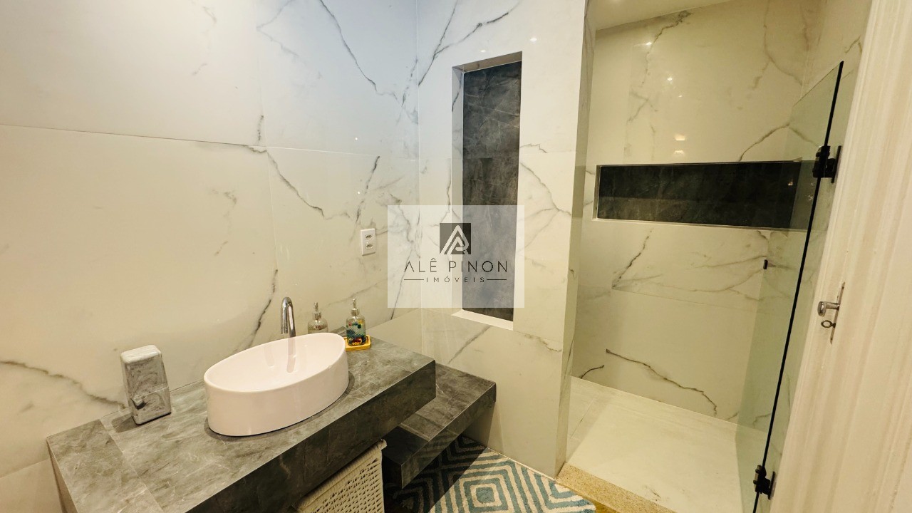 Imperdível apartamento de luxo com 4 quartos e 4 suítes na Campina, Belém-PA - 512m², 4 vagas!
