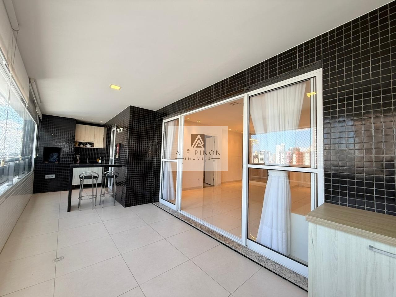 Apartamento de Luxo no Umarizal: 3 Quartos, 3 Suítes, 3 Salas e 143m² - Belém-PA
