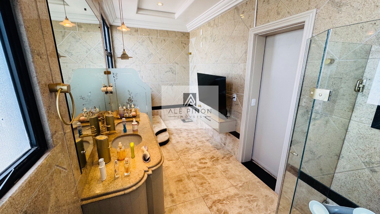 Imperdível apartamento de luxo com 4 quartos e 4 suítes na Campina, Belém-PA - 512m², 4 vagas!