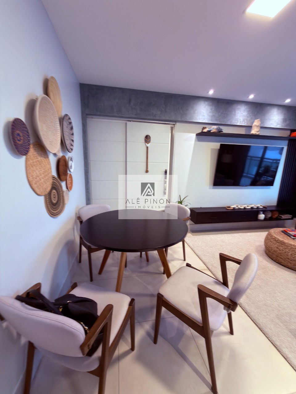 Belém-PA: Apartamento para locação no bairro Umarizal com 2 suítes, 2 salas e 2 vagas de garagem, 110m². Venha conferir!