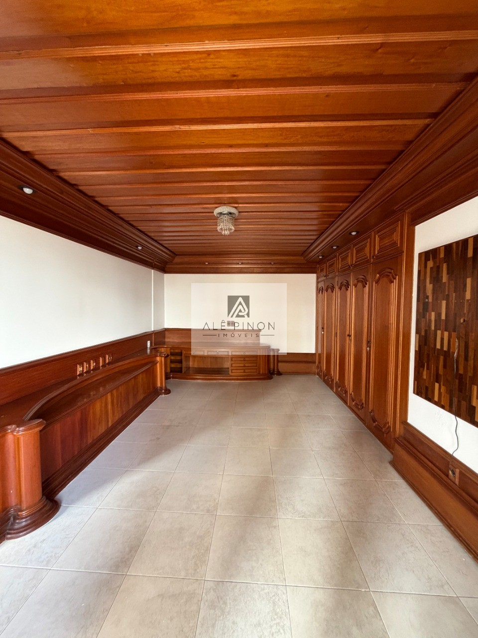 Apartamento de luxo no coração de Belém-PA: 4 quartos, 4 suítes, 4 salas, 6 banheiros, 3 vagas de garagem, 500m² de área no bairro Umarizal.