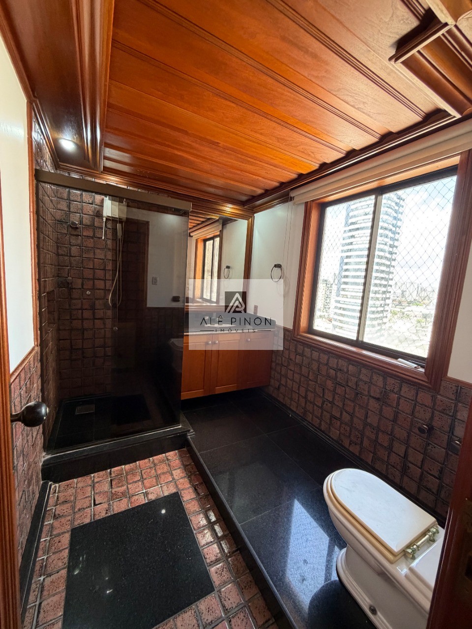 Apartamento de luxo no coração de Belém-PA: 4 quartos, 4 suítes, 4 salas, 6 banheiros, 3 vagas de garagem, 500m² de área no bairro Umarizal.