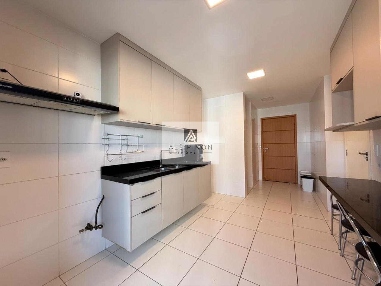 Apartamento de Luxo no Umarizal: 3 Quartos, 3 Suítes, 3 Salas e 143m² - Belém-PA