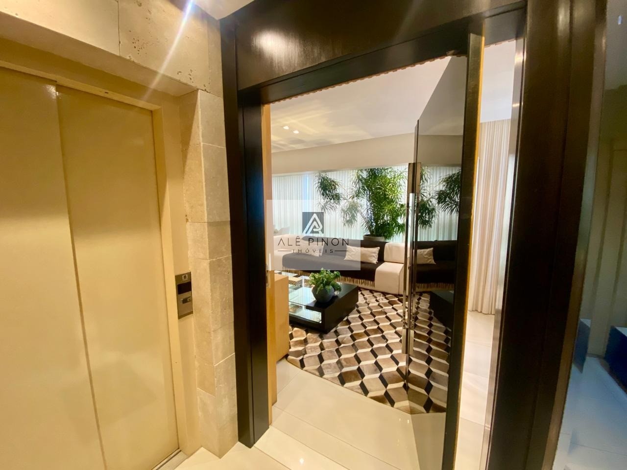 Luxuoso apartamento de 3 quartos, 3 suítes e 3 salas à venda em Nazaré, Belém-PA - 180m² de puro conforto!