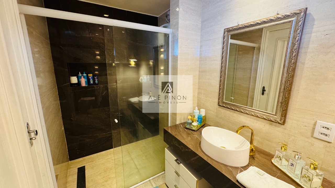 Imperdível apartamento de luxo com 4 quartos e 4 suítes na Campina, Belém-PA - 512m², 4 vagas!