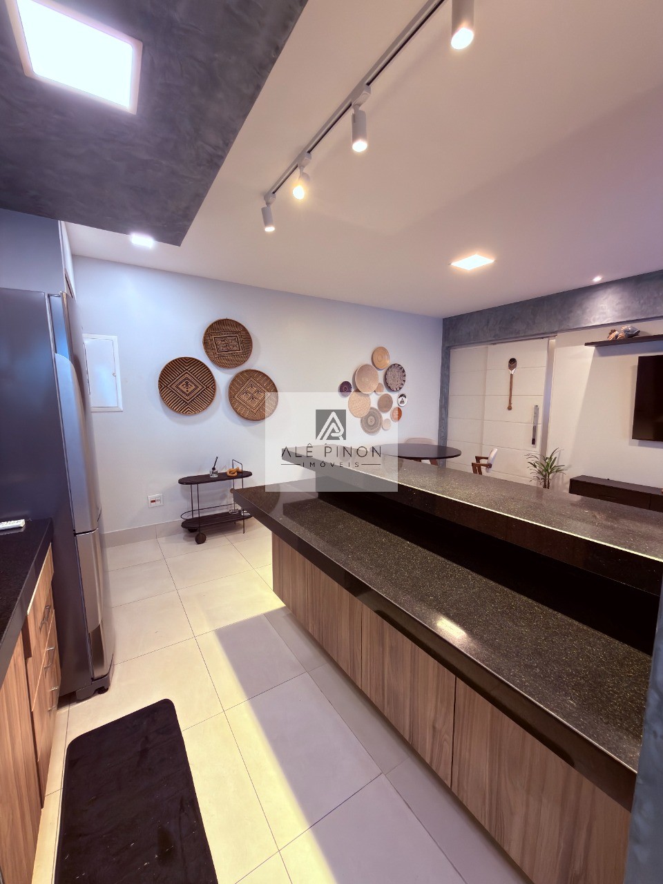 Belém-PA: Apartamento para locação no bairro Umarizal com 2 suítes, 2 salas e 2 vagas de garagem, 110m². Venha conferir!