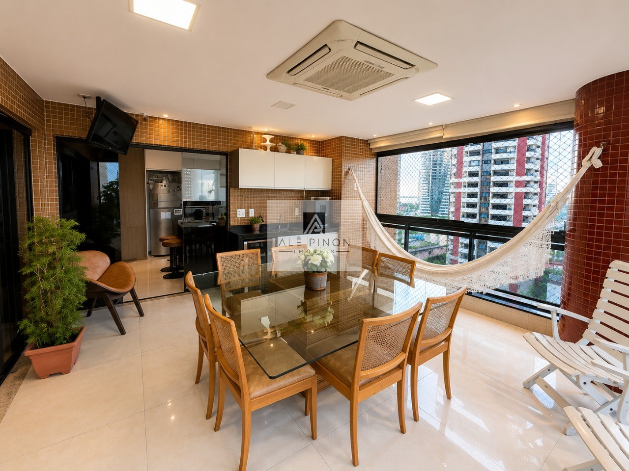 Apartamento de Luxo à Venda em Belém-PA, Umarizal: 4 Quartos, 3 Suítes, 6 Banheiros, 2 Vagas, 195m².