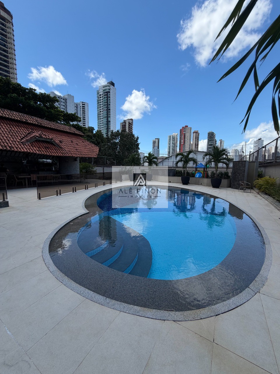 Apartamento de luxo no coração de Belém-PA: 4 quartos, 4 suítes, 4 salas, 6 banheiros, 3 vagas de garagem, 500m² de área no bairro Umarizal.