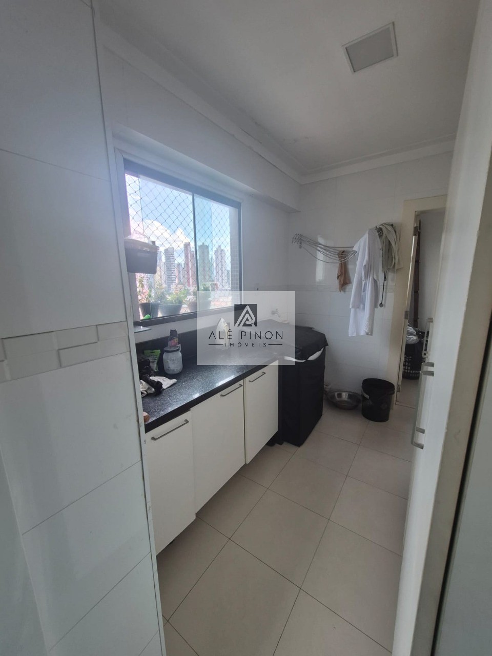 Apartamento à venda em Belém-PA, Umarizal: 4 quartos, 3 suítes, 3 salas, 6 banheiros, 3 vagas, 272m². Venha conhecer!