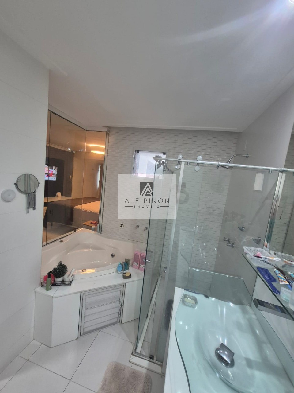 Apartamento à venda em Belém-PA, Umarizal: 4 quartos, 3 suítes, 3 salas, 6 banheiros, 3 vagas, 272m². Venha conhecer!