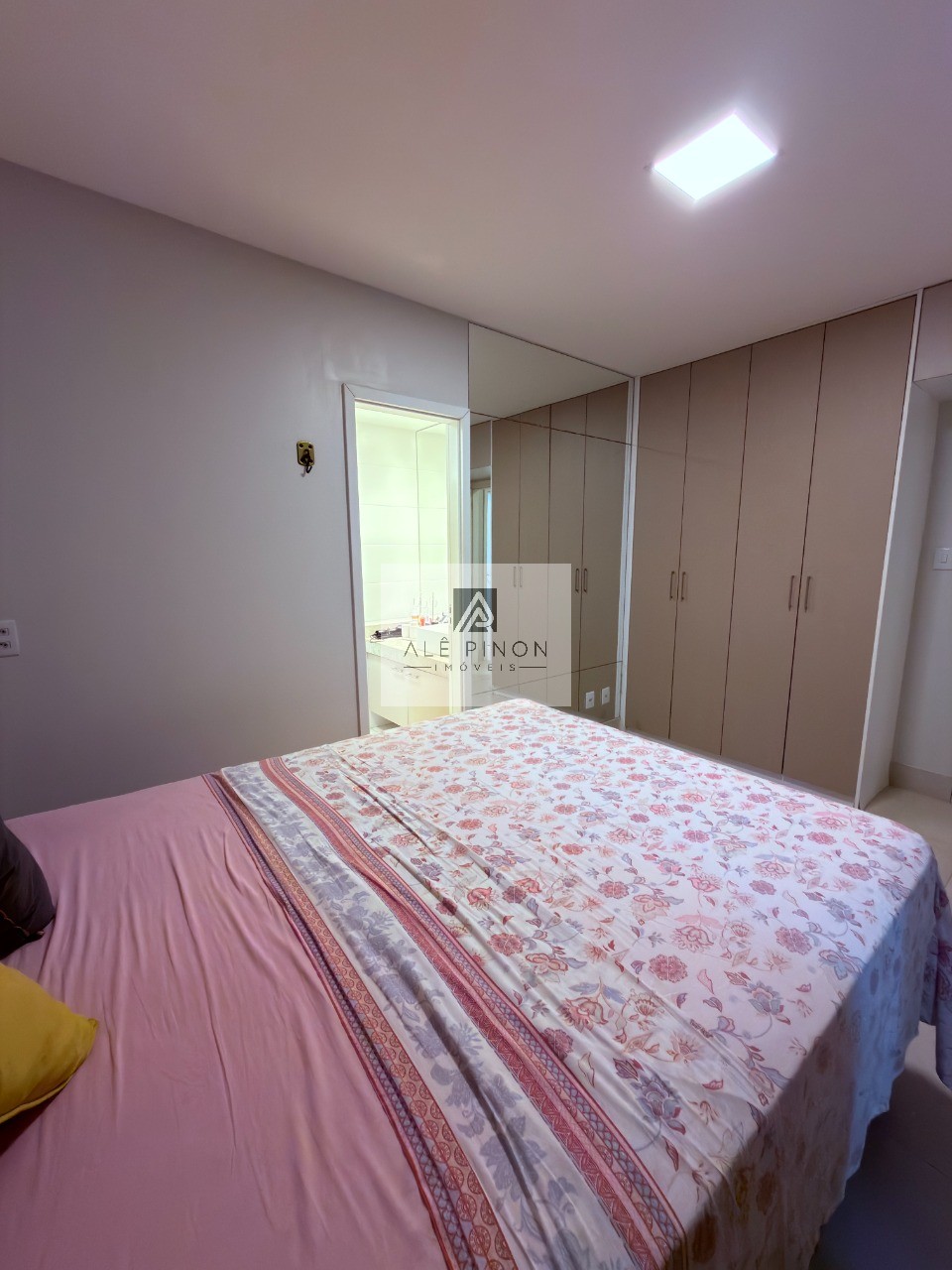 Belém-PA: Apartamento para locação no bairro Umarizal com 2 suítes, 2 salas e 2 vagas de garagem, 110m². Venha conferir!