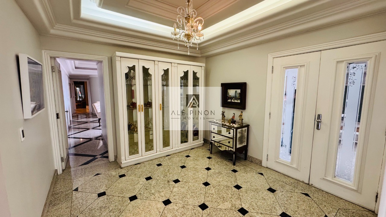 Imperdível apartamento de luxo com 4 quartos e 4 suítes na Campina, Belém-PA - 512m², 4 vagas!