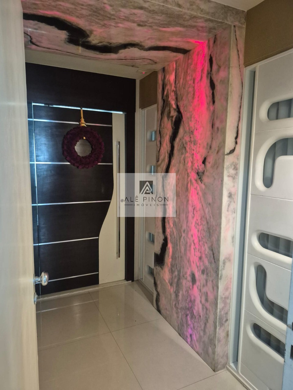 Apartamento à venda em Belém-PA, Umarizal: 4 quartos, 3 suítes, 3 salas, 6 banheiros, 3 vagas, 272m². Venha conhecer!