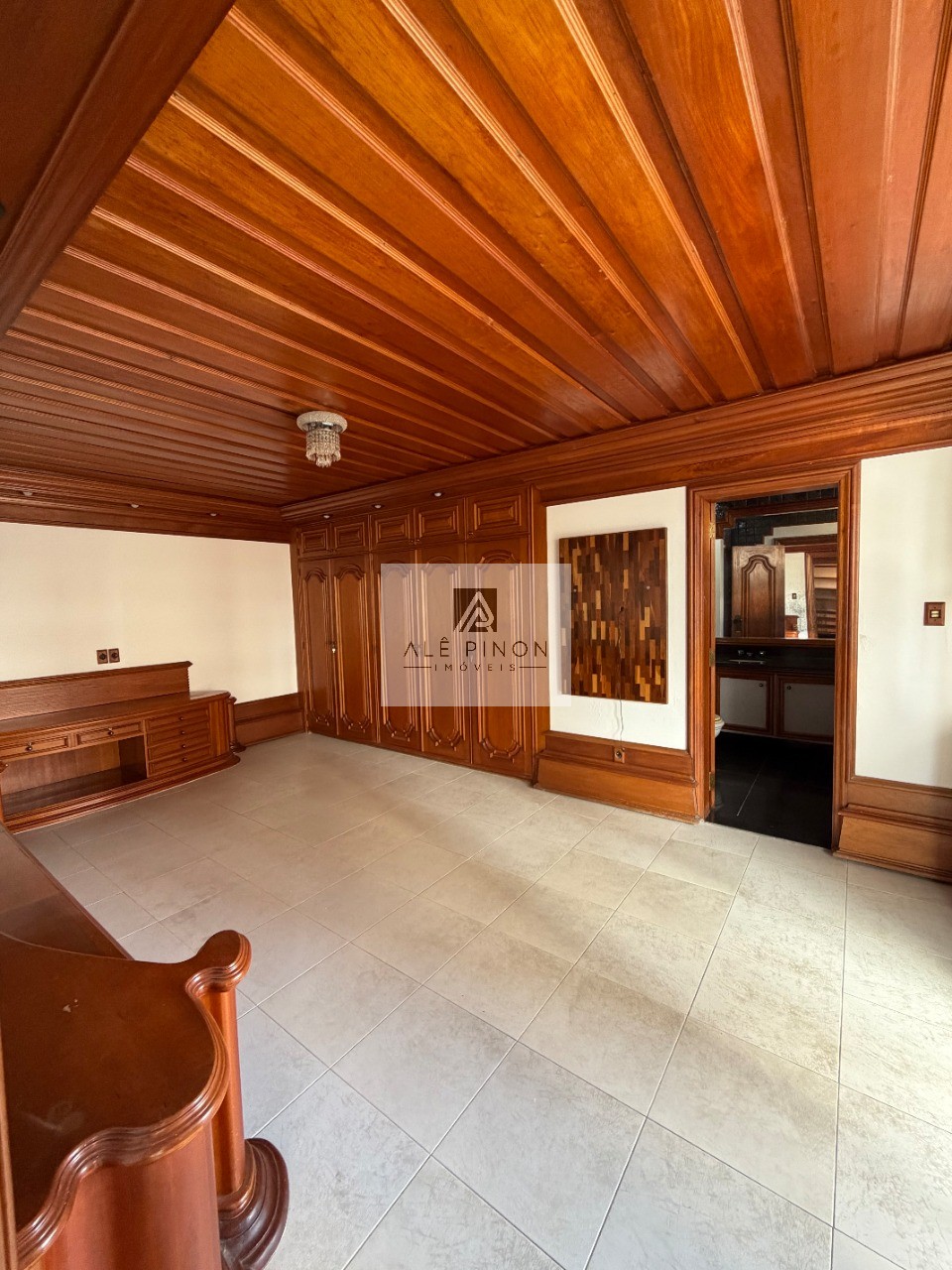 Apartamento de luxo no coração de Belém-PA: 4 quartos, 4 suítes, 4 salas, 6 banheiros, 3 vagas de garagem, 500m² de área no bairro Umarizal.