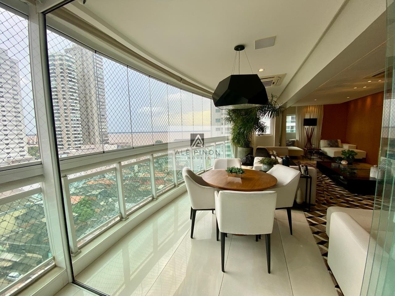 Luxuoso apartamento de 3 quartos, 3 suítes e 3 salas à venda em Nazaré, Belém-PA - 180m² de puro conforto!