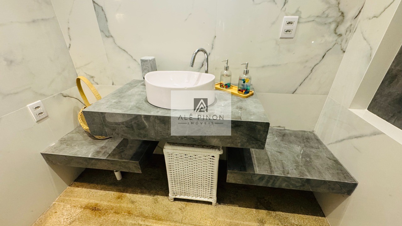 Imperdível apartamento de luxo com 4 quartos e 4 suítes na Campina, Belém-PA - 512m², 4 vagas!