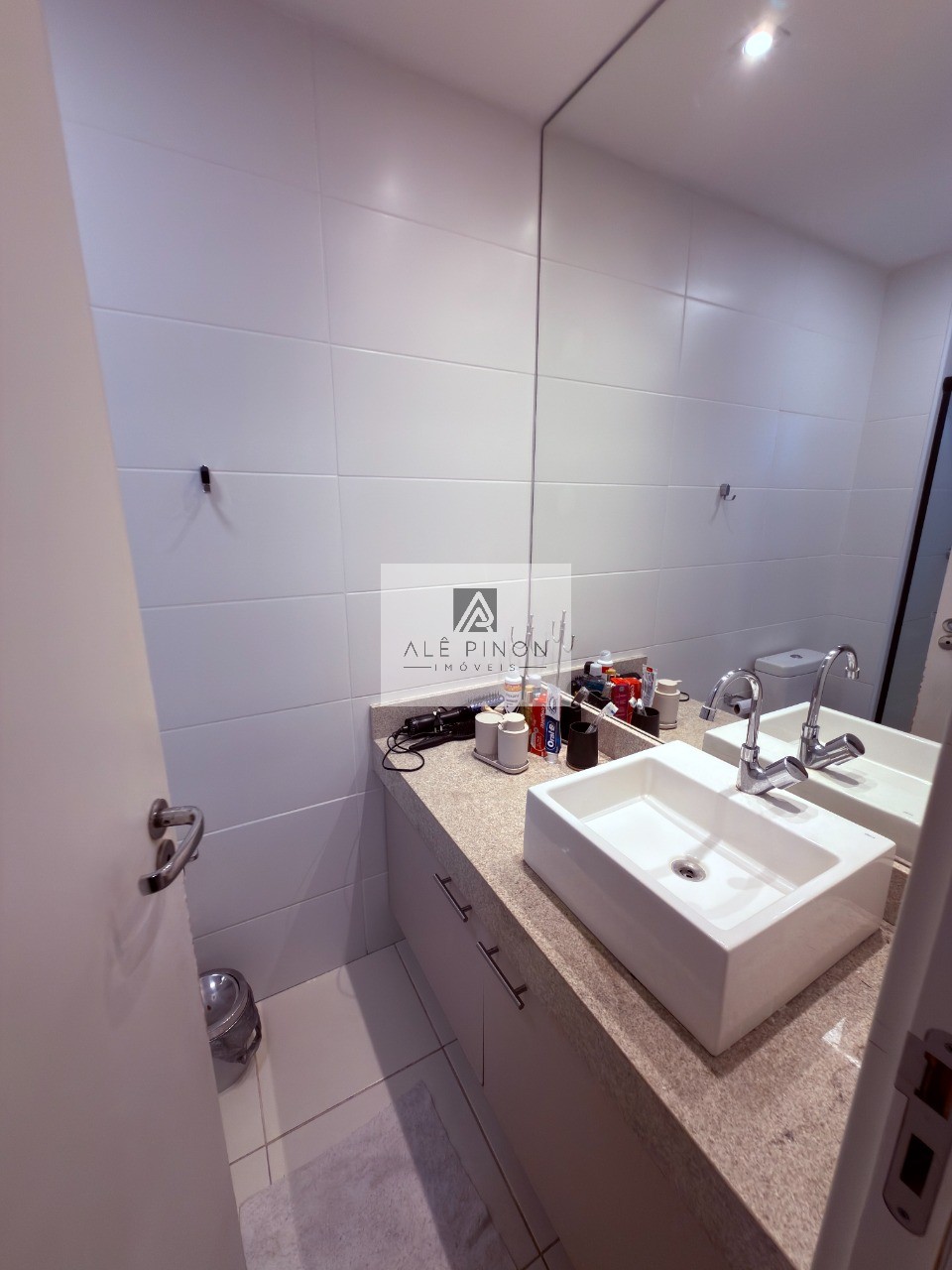 Belém-PA: Apartamento para locação no bairro Umarizal com 2 suítes, 2 salas e 2 vagas de garagem, 110m². Venha conferir!