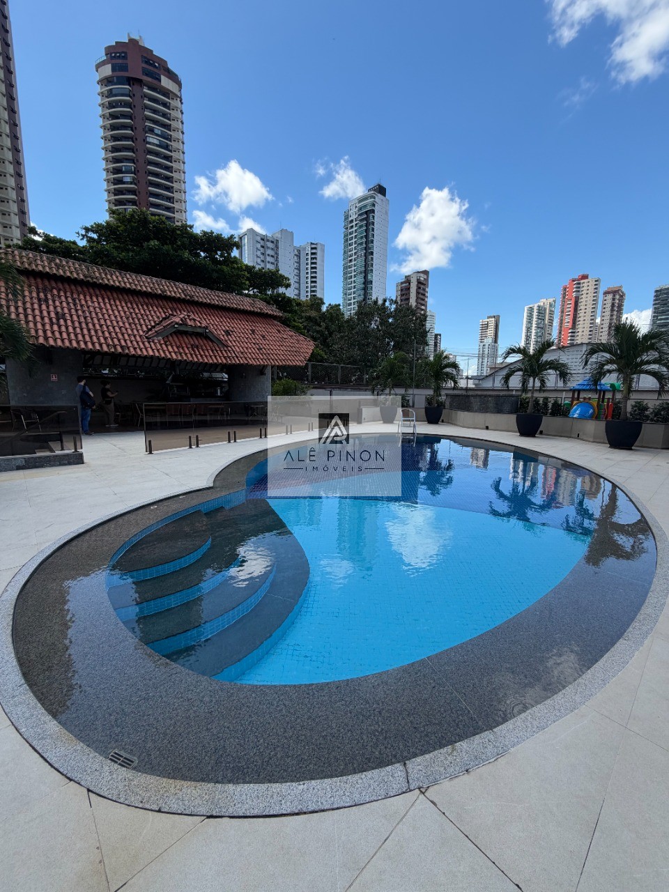 Apartamento de luxo no coração de Belém-PA: 4 quartos, 4 suítes, 4 salas, 6 banheiros, 3 vagas de garagem, 500m² de área no bairro Umarizal.