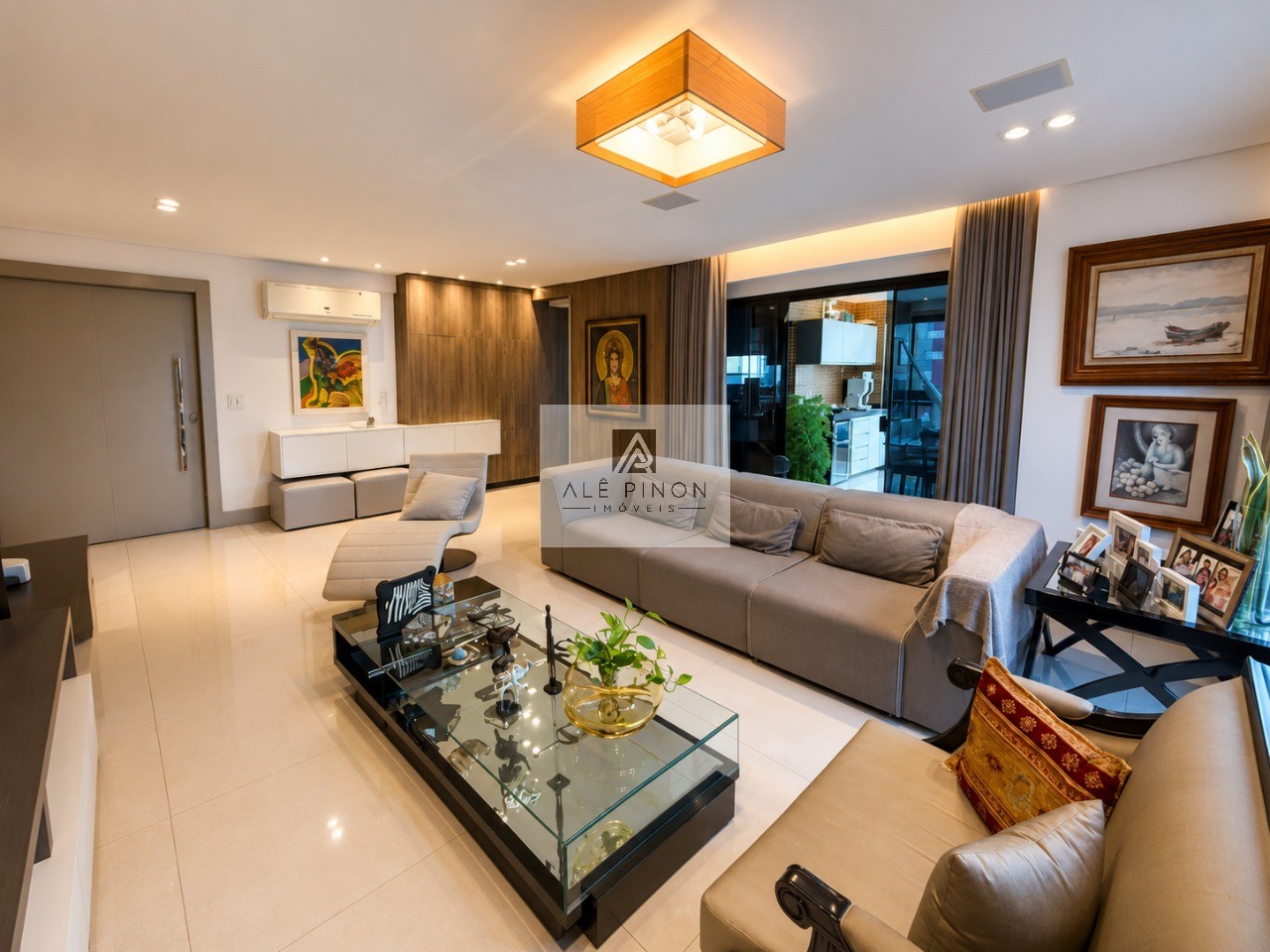 Apartamento de Luxo à Venda em Belém-PA, Umarizal: 4 Quartos, 3 Suítes, 6 Banheiros, 2 Vagas, 195m².