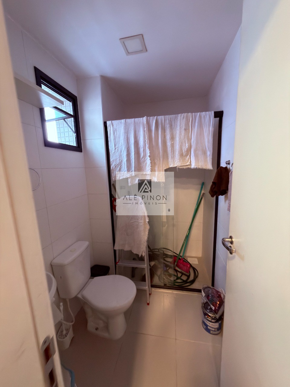Belém-PA: Apartamento para locação no bairro Umarizal com 2 suítes, 2 salas e 2 vagas de garagem, 110m². Venha conferir!