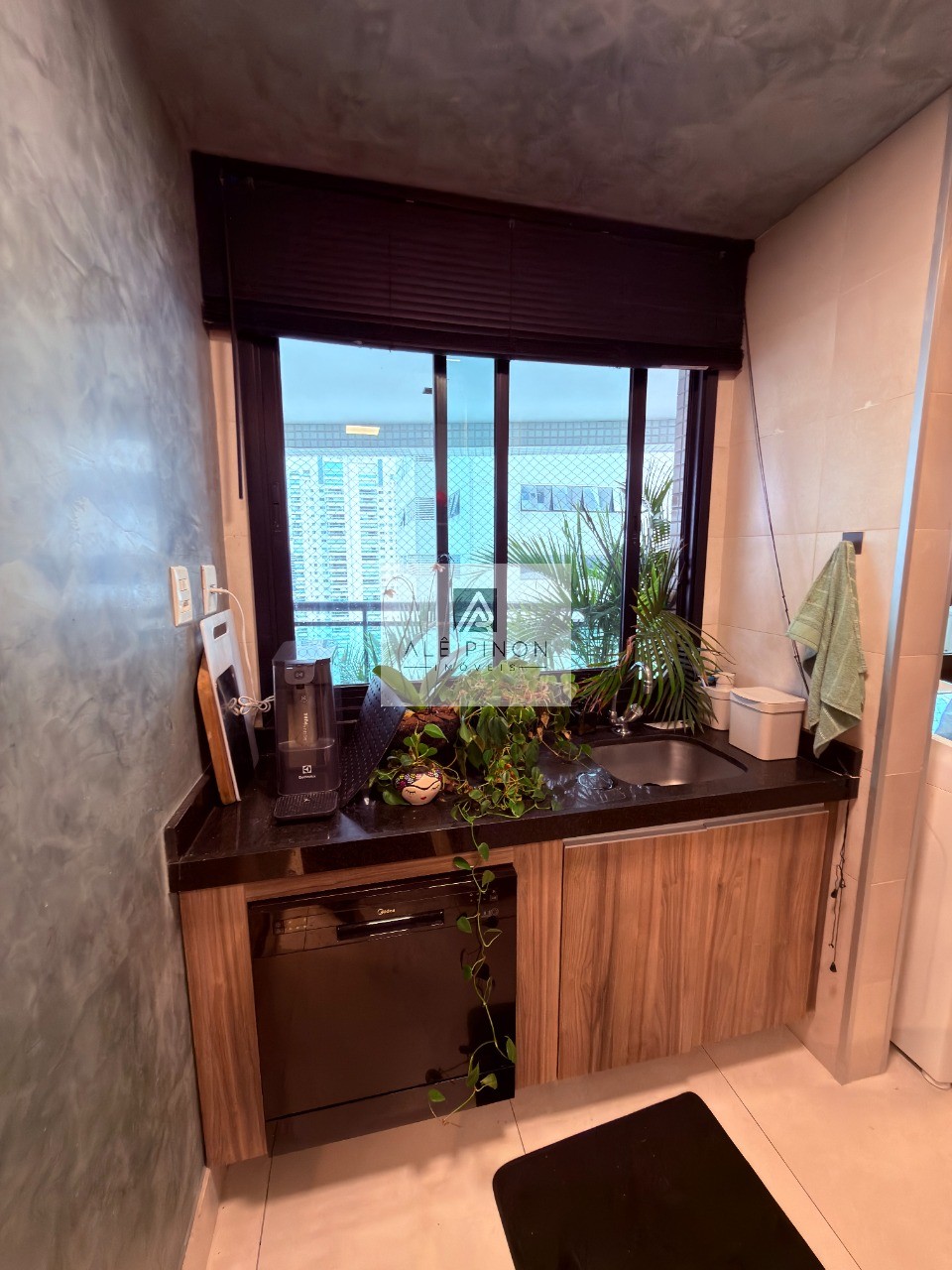 Belém-PA: Apartamento para locação no bairro Umarizal com 2 suítes, 2 salas e 2 vagas de garagem, 110m². Venha conferir!
