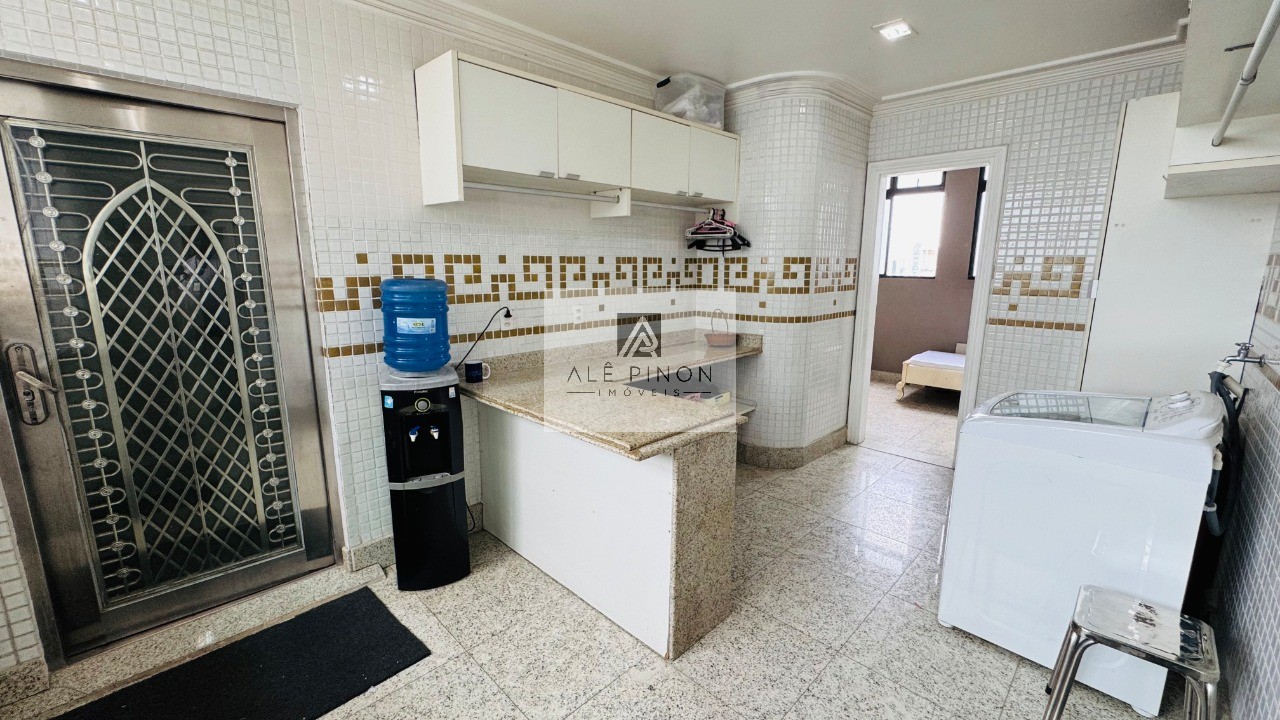 Imperdível apartamento de luxo com 4 quartos e 4 suítes na Campina, Belém-PA - 512m², 4 vagas!