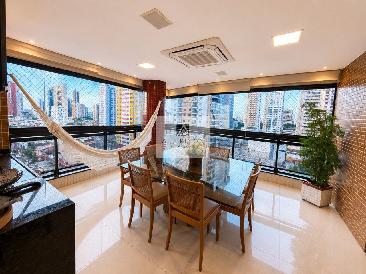 Apartamento de Luxo à Venda em Belém-PA, Umarizal: 4 Quartos, 3 Suítes, 6 Banheiros, 2 Vagas, 195m².