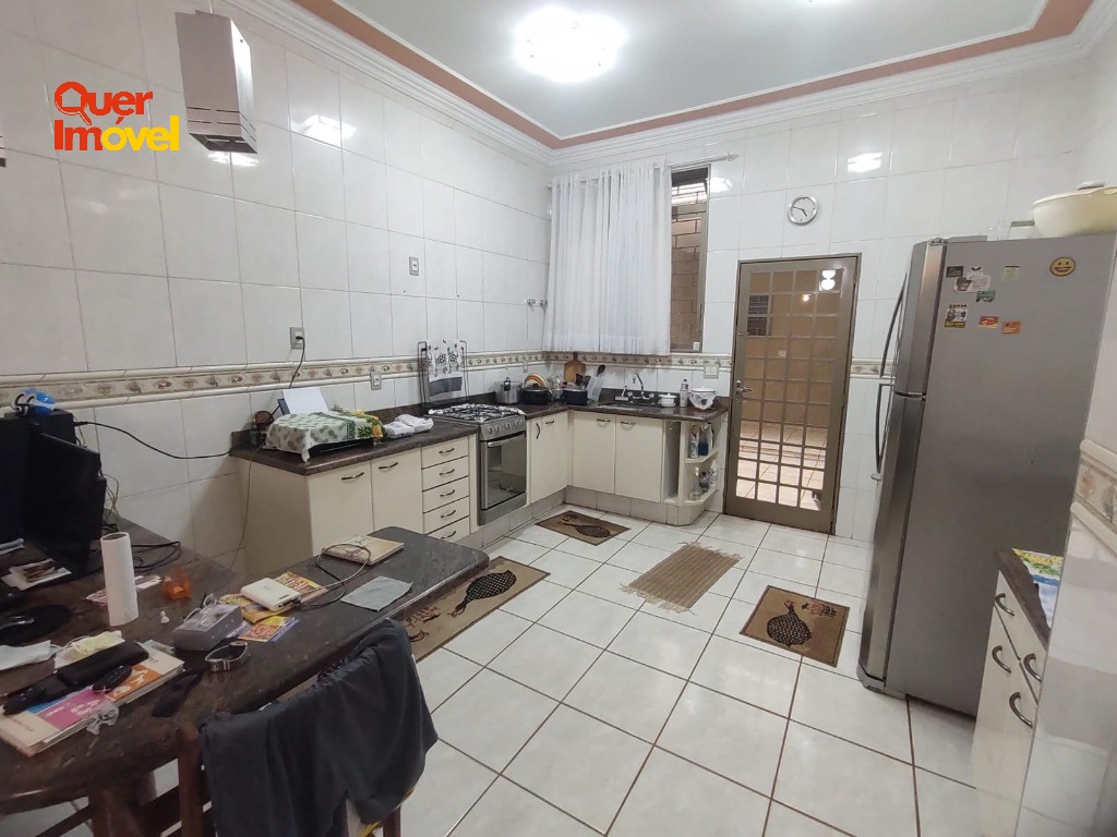 Casa, 3 quartos, 237 m² - Foto 3