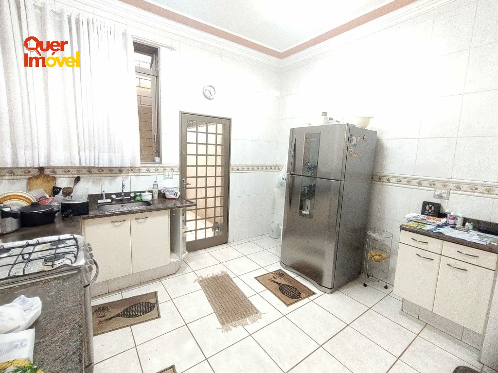 Casa, 3 quartos, 237 m² - Foto 4