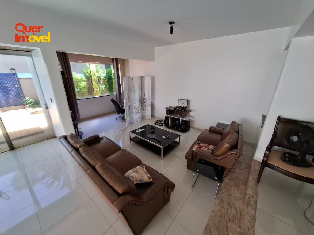 Casa, 5 quartos, 238 m² - Foto 1