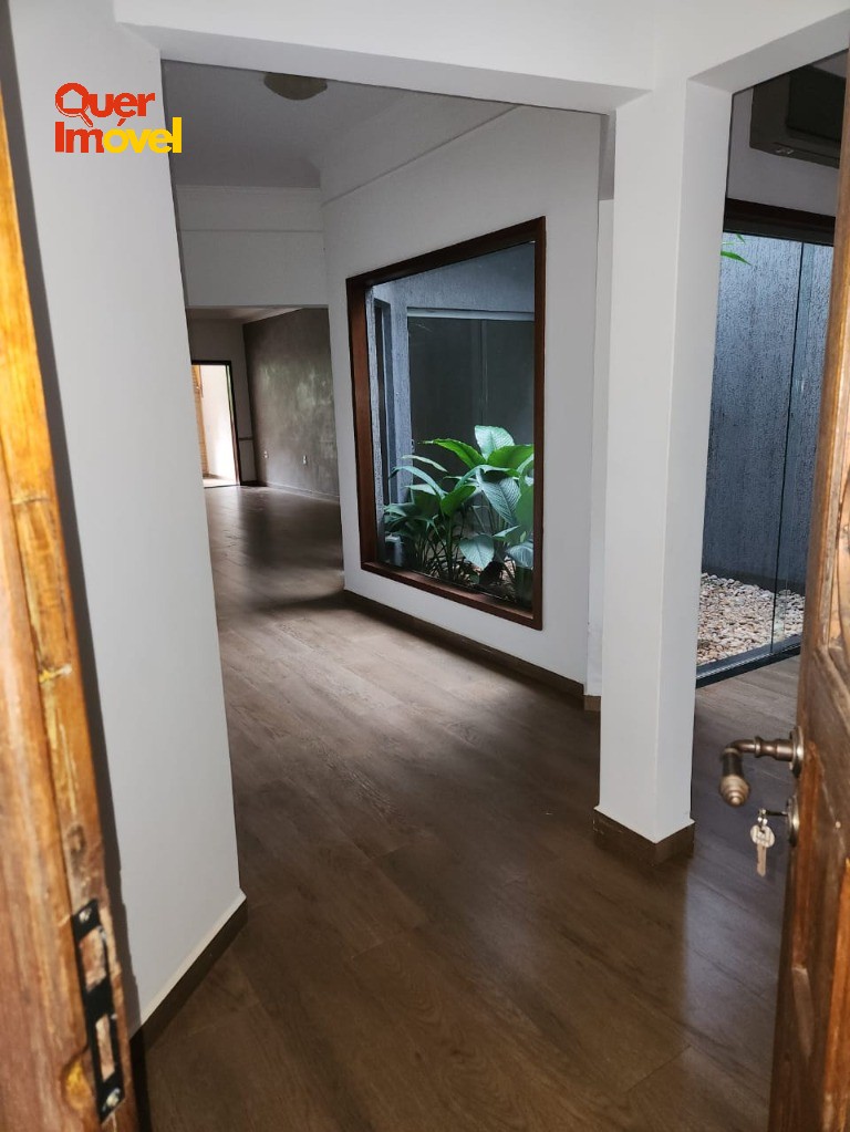 Casa, 4 quartos, 235 m² - Foto 1