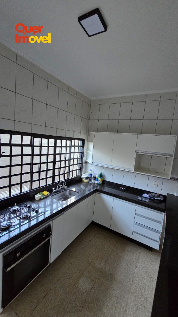 Casa, 4 quartos, 192 m² - Foto 2