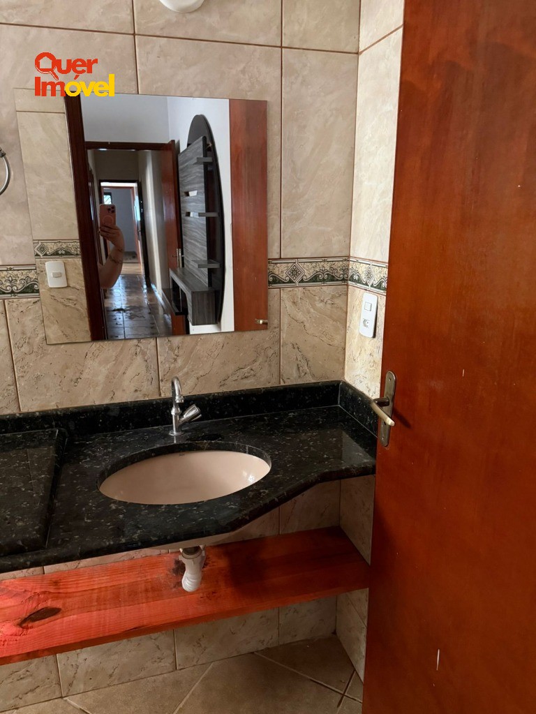 Imperdível oportunidade: Casa à venda no Planalto Verde, Ribeirão Preto-SP, 2 quartos, 1 suíte, 1 sala, 2 banheiros, 1 vaga de garagem! Quer Imóvel Negócios Imobiliários.